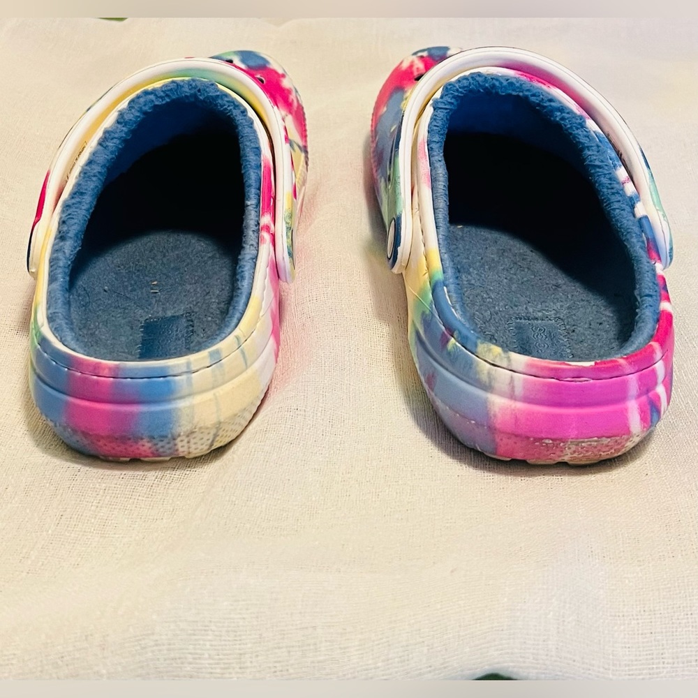 Tie Dye Lined CROCS; Women’s 8, Men’s 6 - Picture 4 of 4